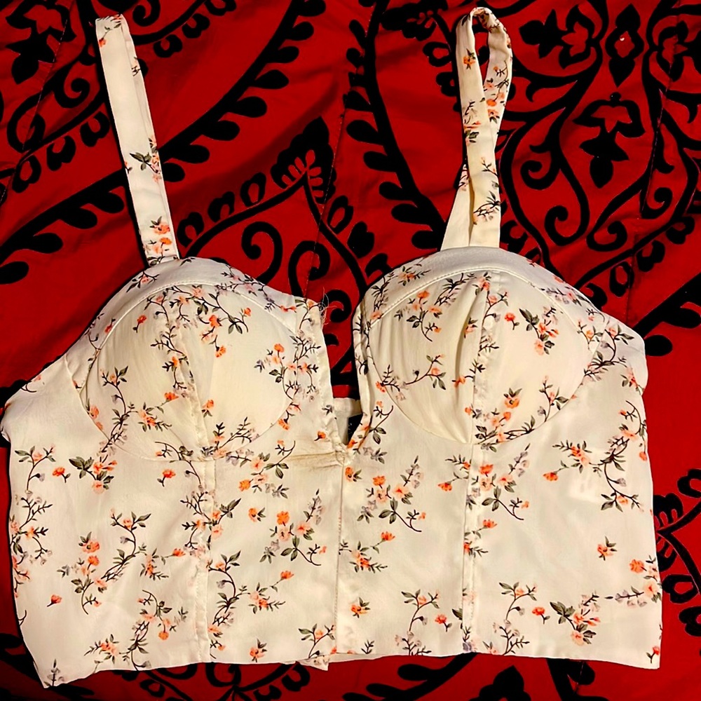 Corset top with flowers , it’s also a zip up top
